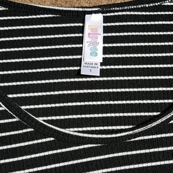 Lularoe Classic tee - Picture 2 of 3